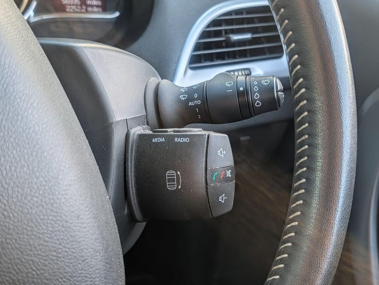 2013 Renault Megane 1.5 dCi Dynamique TomTom Euro 5 3dr COUPE Diesel Manual