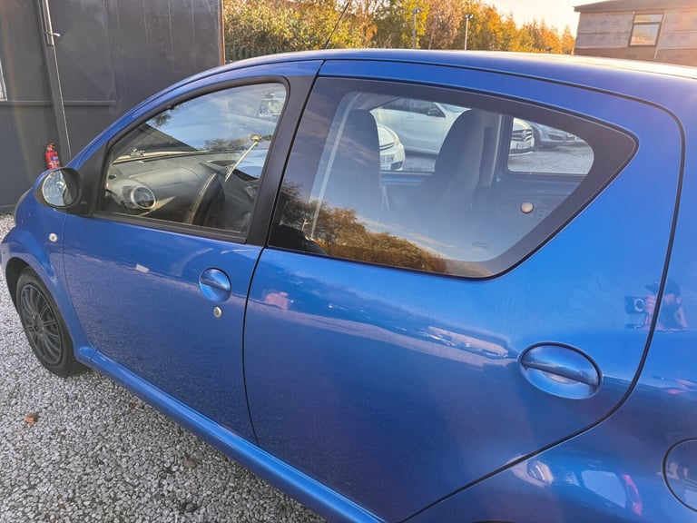 2011 Toyota AYGO 1.0 VVT-i Blue 5dr HATCHBACK Petrol Manual