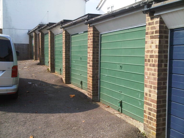 Garage/Parking/Storage to Rent: Longridge Close, Reading, RG30 2QF