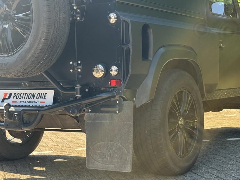 2010 Land Rover Defender 90 2.4 TDCi Hard Top SUV 3dr Diesel Manual 4WD SWB Euro 4 (122 bhp) SUV ...