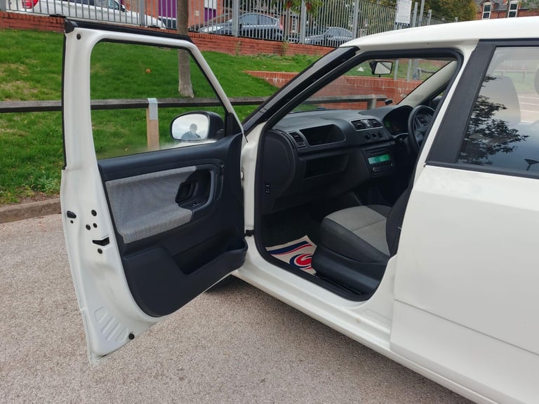 2010 Skoda Fabia 1.2 S Euro 5 5dr HATCHBACK Petrol Manual