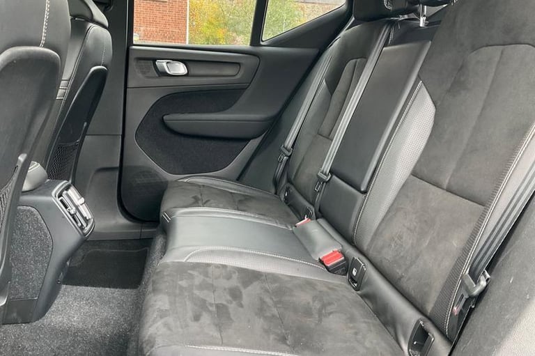 2020 Volvo XC40 2.0 B4P R DESIGN Pro 5dr Auto Semi-Auto Estate Petrol Semi Automatic