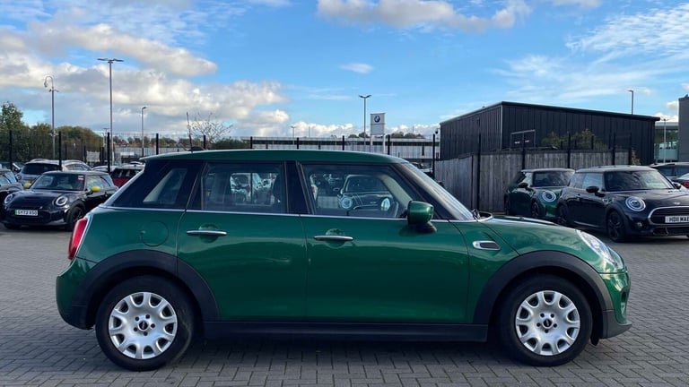 2020 MINI Hatch 1.5 One Classic II 5dr [Comfort/Nav Pack] HATCHBACK PETROL Manual