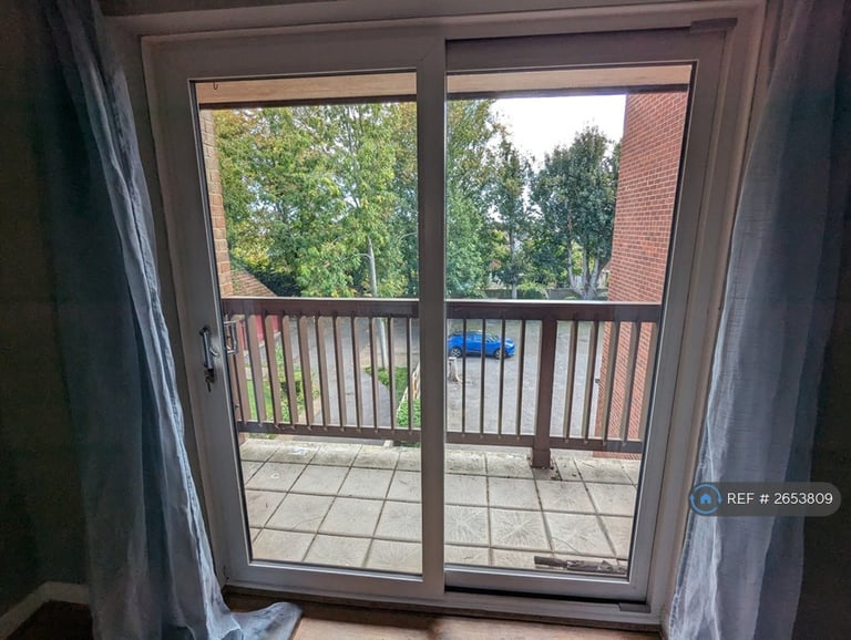2 bedroom flat in Parklands, Southampton, SO17 (2 bed) (#2653809)