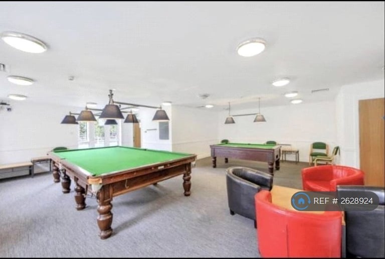 1 bedroom flat in St Davids Square, Canary Wharf, E14 (1 bed) (#2628924)