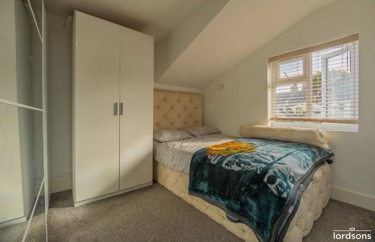 🏚️ SPACIOUS DOUBLE ROOM FOR COUPLES IN GREENWICH – £950/MONTH (BILLS INCLUDED) 💫