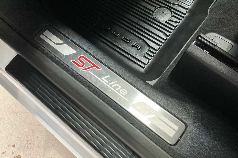 2020 Ford Kuga 1.5T EcoBoost ST-Line X First Edition Euro 6 (s/s) 5dr HATCHBACK Petrol Manual