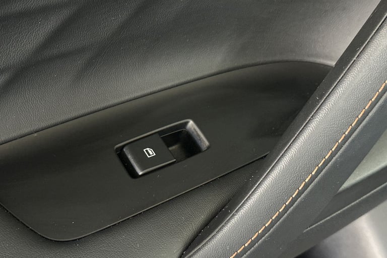 2025 MG MG HS 106287 Hatchback Petrol Automatic