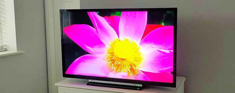 32" TOSHIBA SMART FULL HD SLIM LIGHTWEIGHT WIFI LED APPS TV RC & STAND TOP CONDITION -FREE DELIVERY