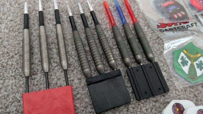 Vintage 1980's Winmau dartboard and Wooden cabinet with 3 sets of darts