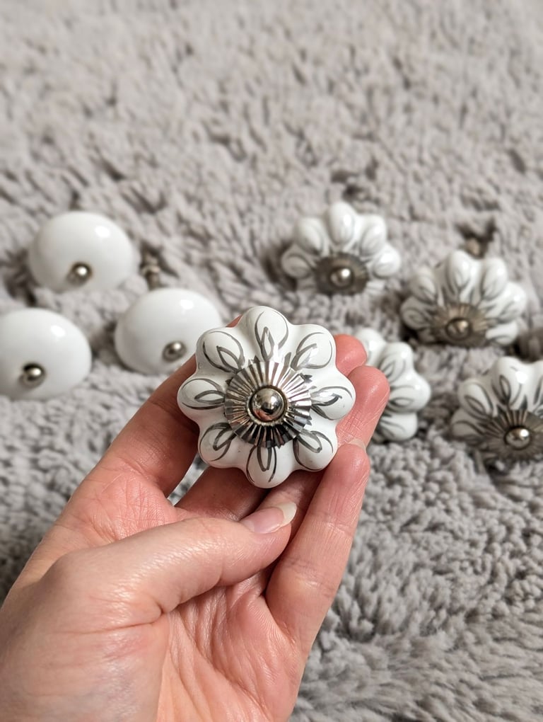 Bundle of Ceramic White Vintage Style Drawer Knobs