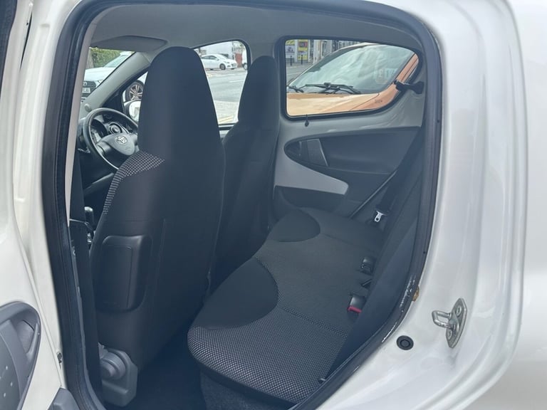 2011 Toyota AYGO 1.0 VVT-i Go Hatchback 5dr Petrol Manual Euro 5 (67 ps) Hatchback Petrol Manual