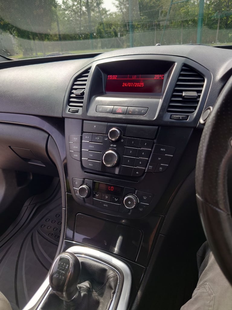 Vauxhall, INSIGNIA, Hatchback, 2013, Manual, 1956 (cc),5 doors - Image 10