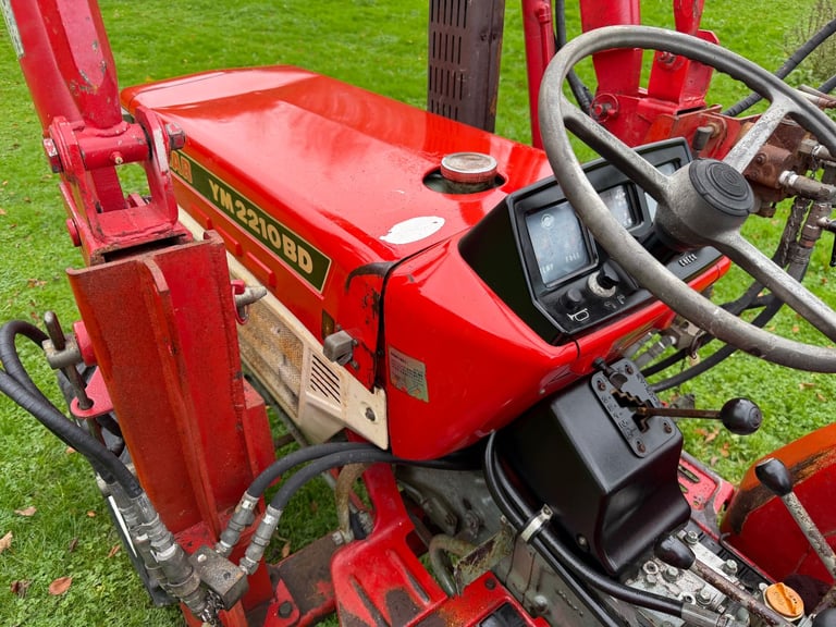 YANMAR YM2210BD 4WD TRACTOR WITH FRONT LOADER/ BUCKET ** WATCH VIDEO *** 22HP ** 1032 Hours