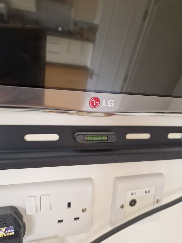 LG Flat screen TV - for repair 