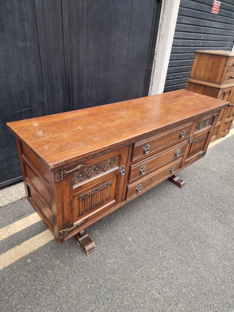 Oak sideboard/ chest of draws