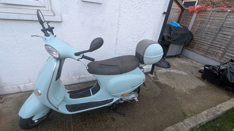 Piaggio, VESPA, 2003, 125 (18,596 miles) datatag , emissions test done (cc) helmet, D lock , cover 