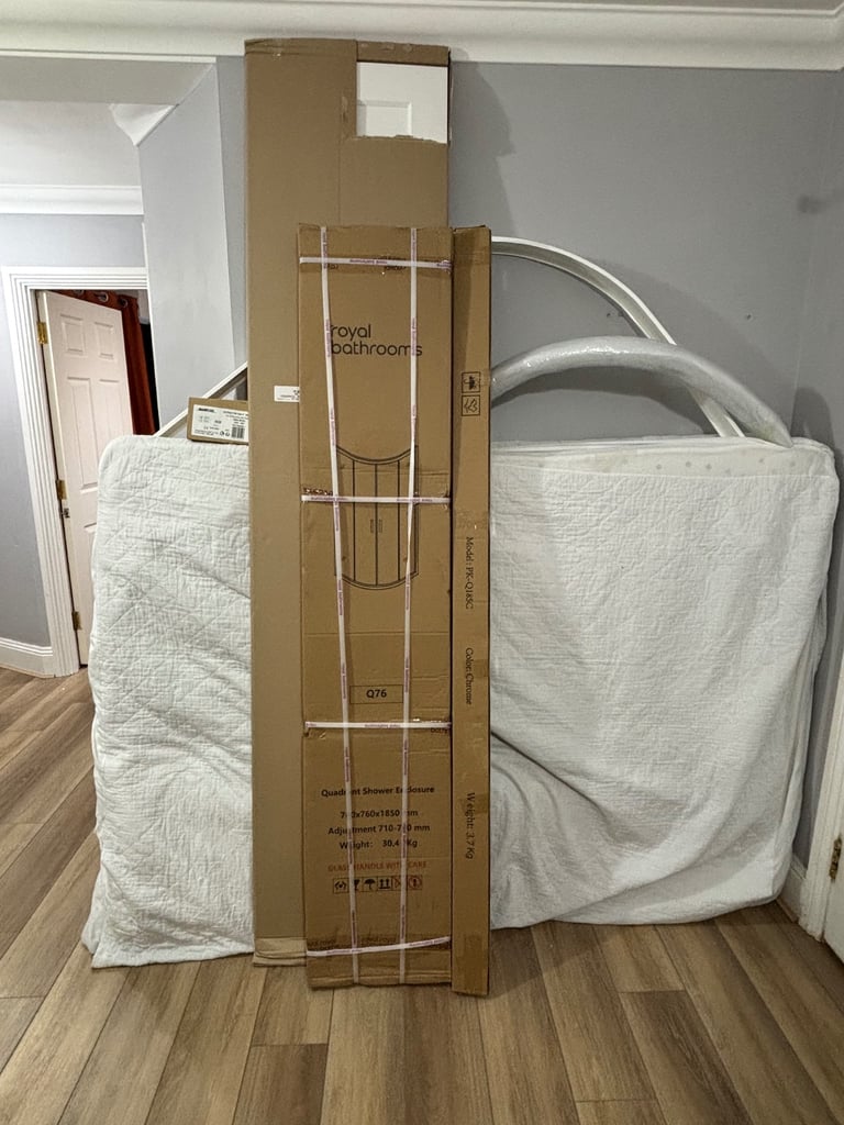 Quadrant shower enclosure