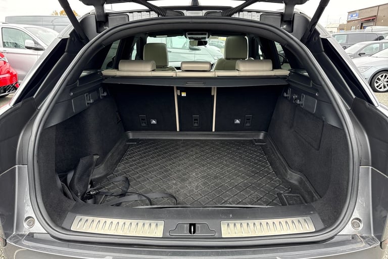 2019 Land Rover Range Rover Velar 2.0 D240 R-Dynamic HSE Auto 4WD Euro 6 (s/s) 5dr SUV DIESEL Aut...