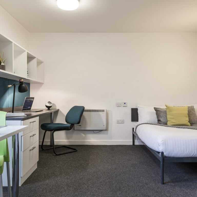 STUDENT ROOMS TO RENT IN LUTON. SINGLE EN SUITE WITH PRIVATE ROOM