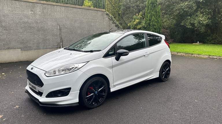 Ford, FIESTA, Hatchback, 2014, Manual, 1560 (cc), 3 doors