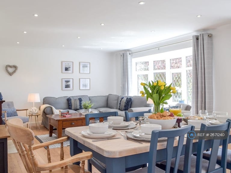 4 bedroom house in Freshwater East Road, Lamphey, Pembroke, SA71 (4 bed) (#2671240)