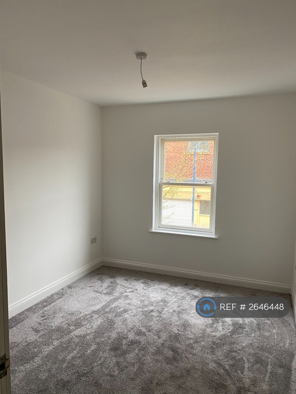 2 bedroom flat in Melbourne Street, Stalybridge, SK15 (2 bed) (#2646448)