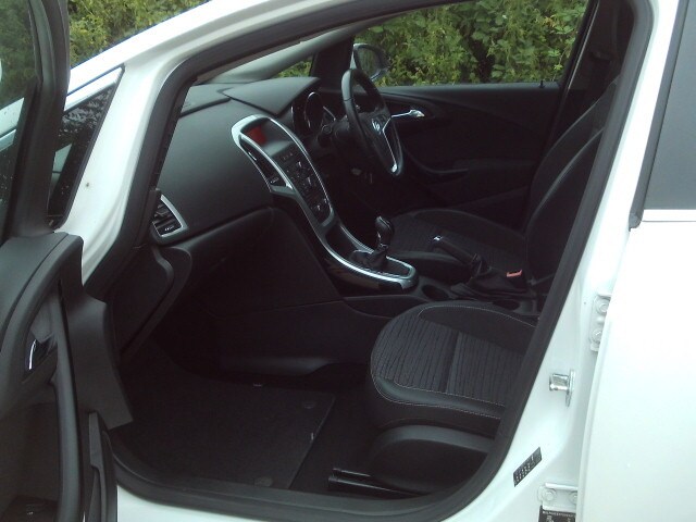 2016 Vauxhall Astra 1.4i 16V Excite 5dr White 36k Miles FSH Years MOT Warranty HATCHBACK Petrol M...