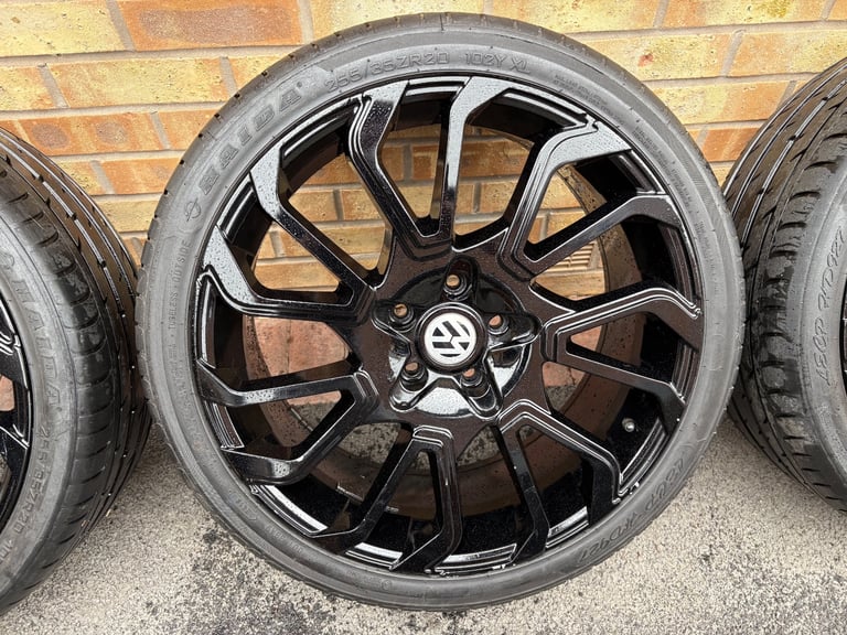 VW 20” alloys wheels