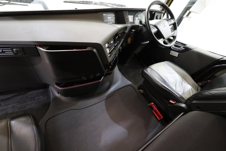 2019 (19 PLATE) Volvo FH460 6x2 Euro 6 Tractor Units