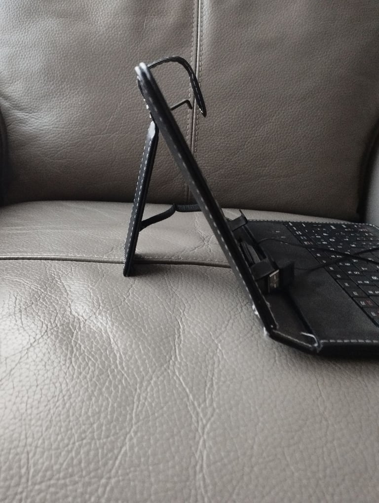 10” Tablet Keyboard case with USB & Built in Stand NEW
