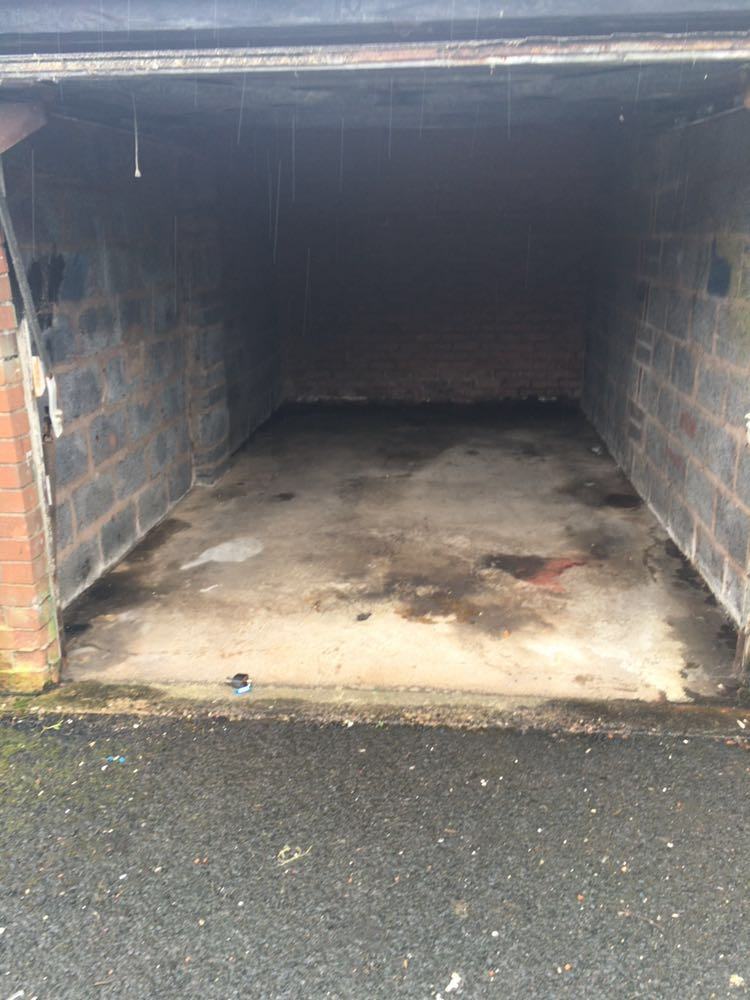 LOCK UP GARAGE TO LET IN STAFFORSHIRE