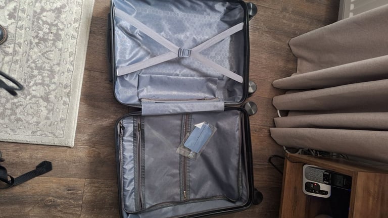 2 hard shell cabin cases