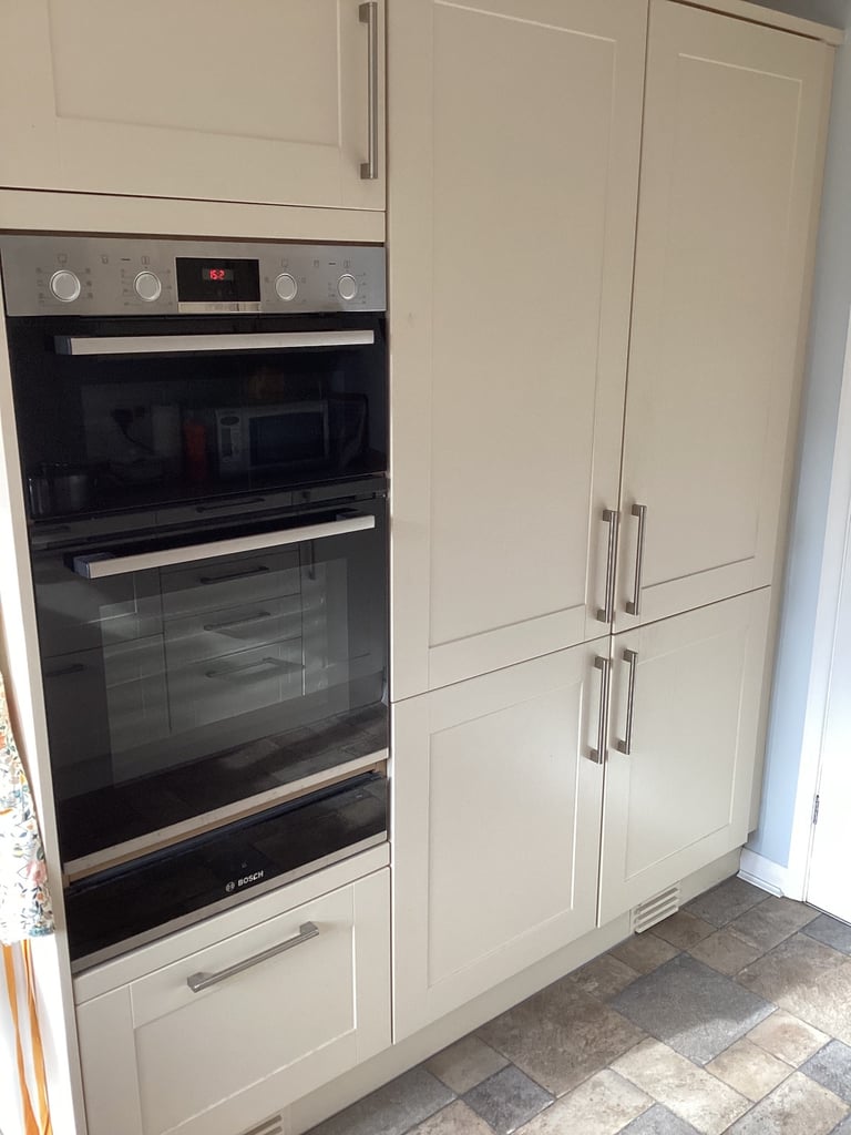 HOWDENS CUPBOARD FRONTS AND APPLIANCES