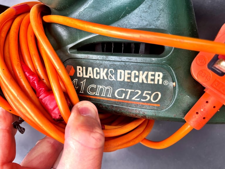 Black & Decker GT250 41cm electric 240v mains hedge trimmer