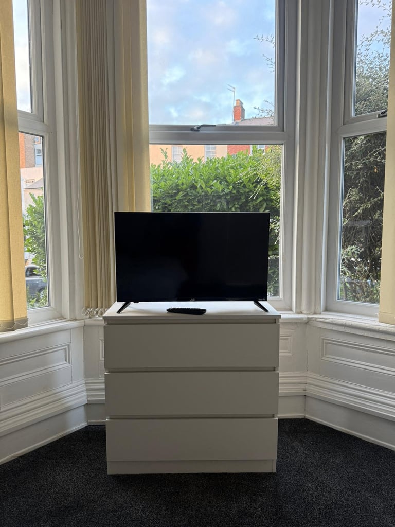 Spacious & Cosy Ensuite Room for Rent – WV3 9NE