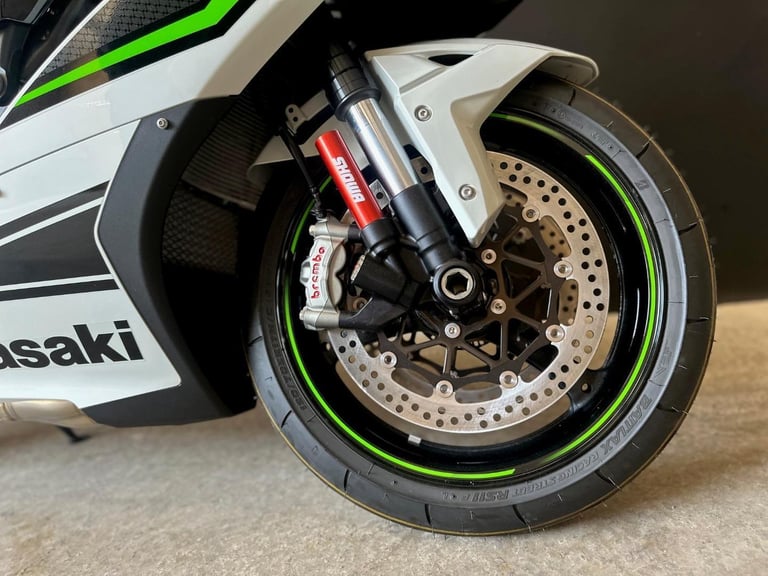 STUNNING ONE OWNER 2024/24 KAWASAKI ZX-10R MOTORCYCLE 