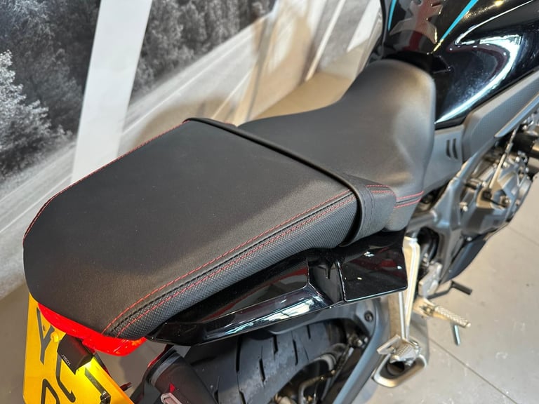 Honda CBR 650 R 2023 with only 988 miles 