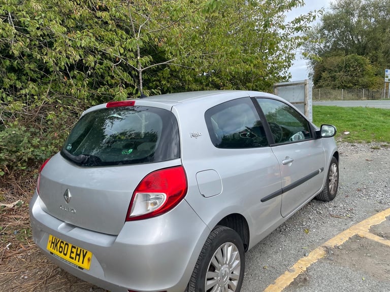 RENAULT CLIO 1.2 I-MUSIC 60 REG SILVER 3 DOOR 12 MONTHS MOT LOW INSURANCE 48+MPG
