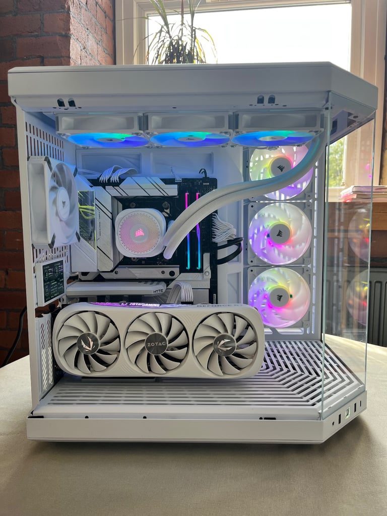 *Brand new* Hi-end Gaming PC * Ryzen 9 9950x3d / Geforce RTX / G skill / Corsair / Hyte / Samsung 