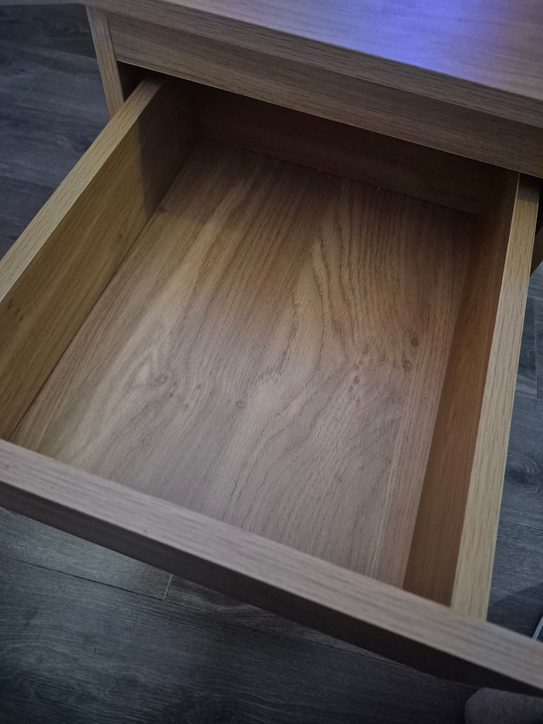 Oak bedside table. 