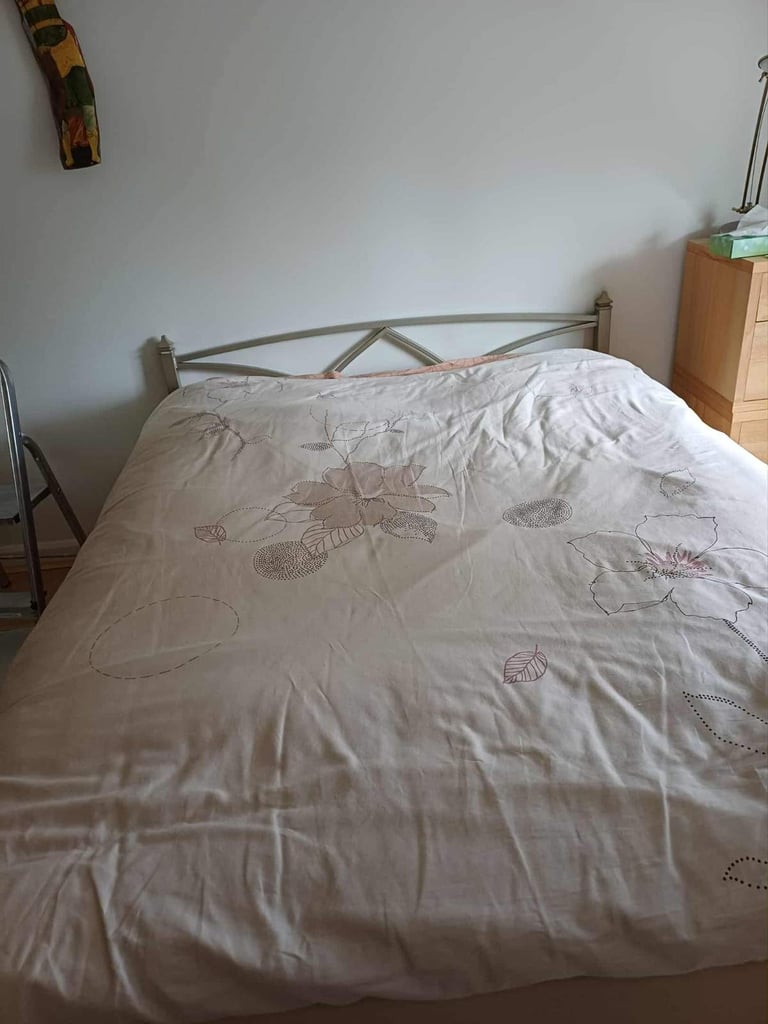 Double bed + mattress 145x200cm