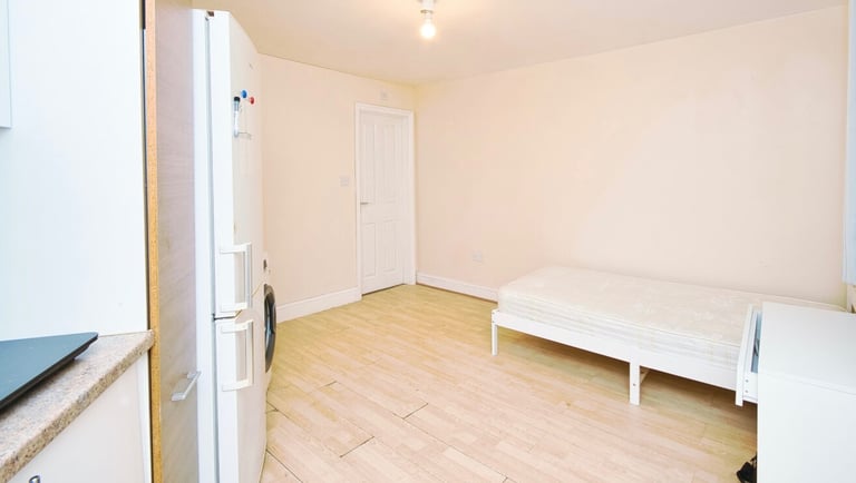 Studio To Let - ITs NOW LET 