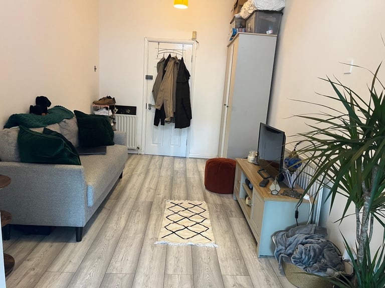 NEW STUDIO FLAT WITH GARDEN FOR RENT IN E17 LOCATED 5 MINS WALK TO STATION
