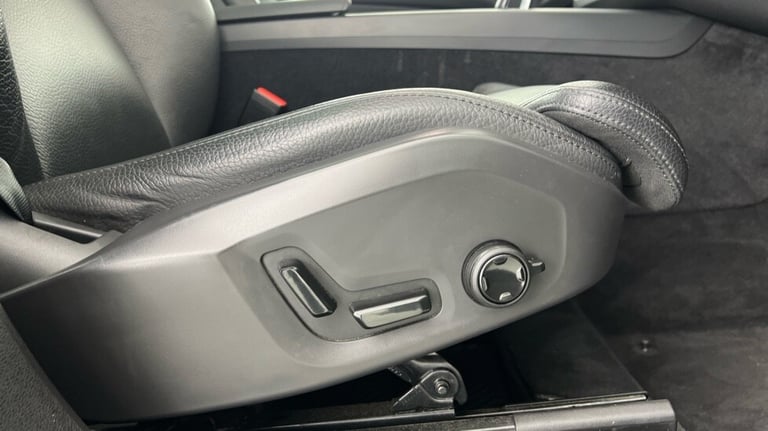 2023 Volvo XC60 2.0 T6 [350] RC PHEV Plus Dark 5dr AWD Geartronic ESTATE PETROL/ELECTRIC Automatic