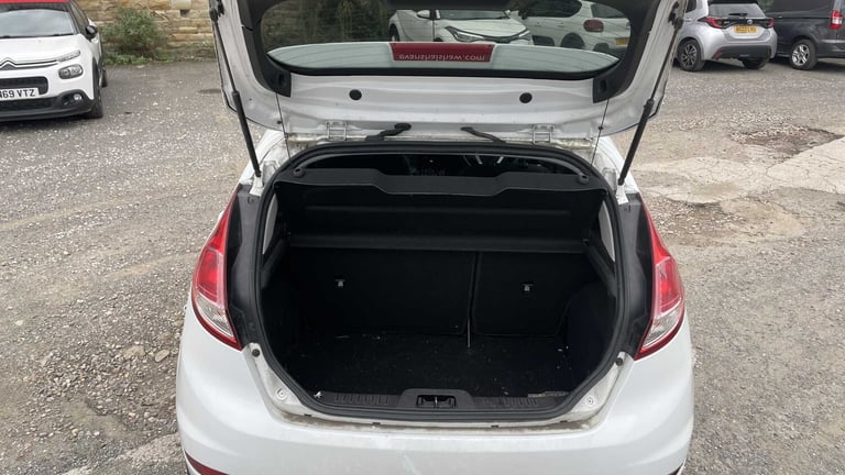 2016 Ford Fiesta 1.0 EcoBoost Zetec White 5dr HATCHBACK PETROL Manual