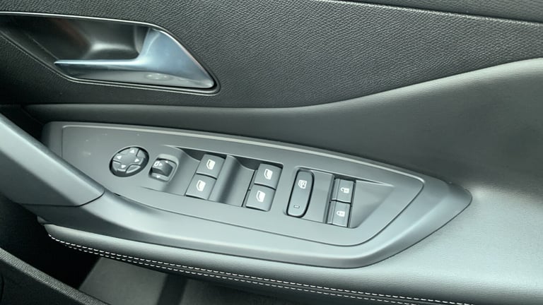 2025 Peugeot 308 SW 1.6 12.4kWh Allure Estate 5dr Petrol Plug-in Hybrid e-EAT Euro 6 (s/s) (180 E...