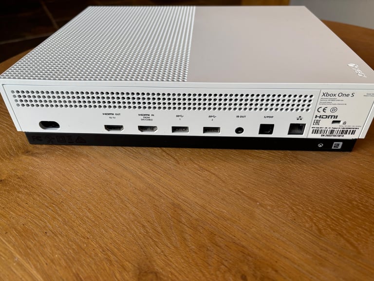 Xbox One S (500gb) bundle