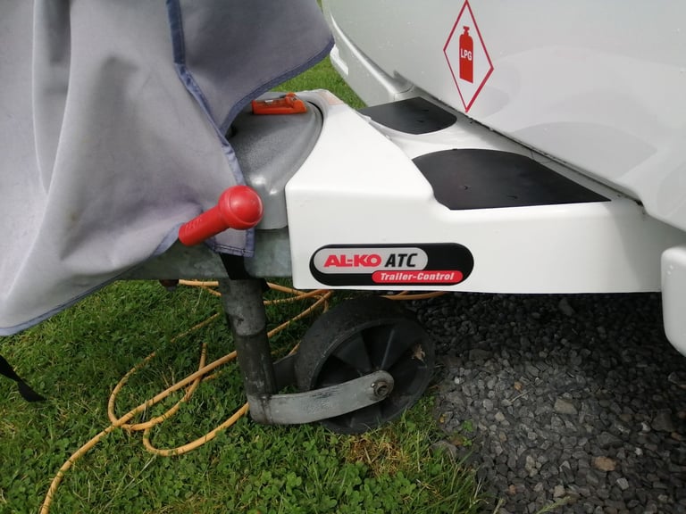 LUNAR LEXON 560 TOURING CARAVAN