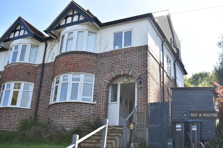 image for 4 bedroom house in Hillbury Road, Warlingham, CR6 (4 bed) (#1932799)